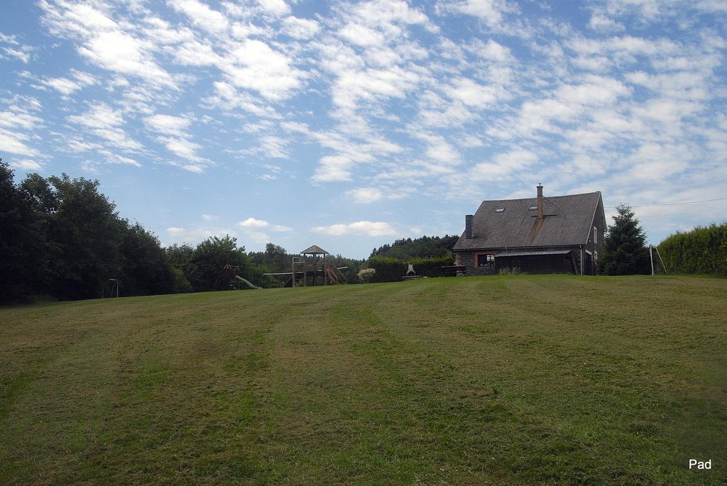 Vila La Cle Des Champs Bertogne Exteriér fotografie